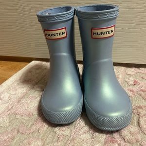 Hunter toddler boots metallic blue